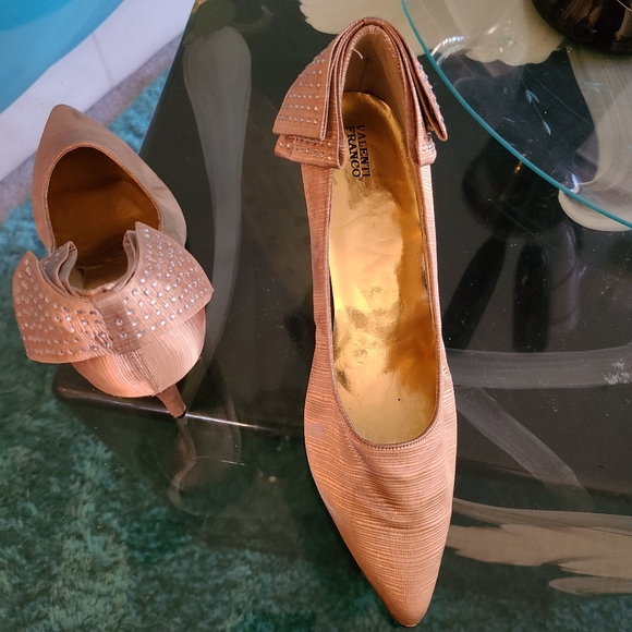 Women Gold Heels, size 9M - Picture 2 of 2